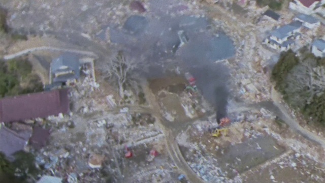 Video Reference: Geological phenomenon, Landscape, Water, Urban design, City, Soil, Art, Pollution, Birds-eye view, Aerial photography