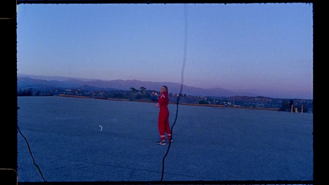 Video Reference: Water, Sky, Cloud, Azure, Lake, Body of water, Line, Horizon, Wind, Recreation