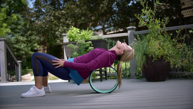 Video Reference: Plant, Shorts, Shoulder, yoga pant, Active pants, Dress, Tree, Knee, Thigh, Waist