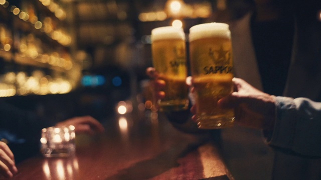 Video Reference: Hand, Tableware, Drinkware, Candle, Amber, Barware, Automotive lighting, Alcoholic beverage, Beer, Sky