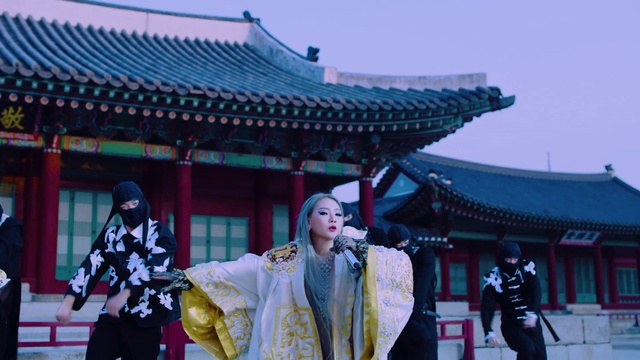 Video Reference: Sky, Temple, Chinese architecture, Architecture, Travel, Leisure, Temple, Landmark, Street fashion, Kimono