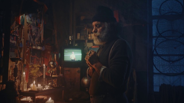 Video Reference: Beard, Entertainment, Musician, Hat, Fun, Facial hair, Midnight, Event, Music, Barware