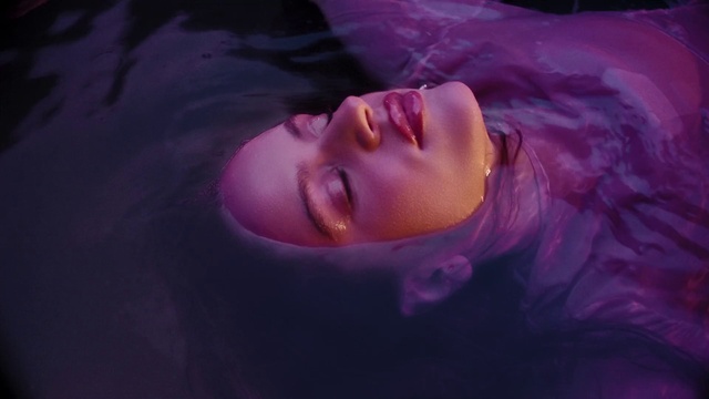 Video Reference: Lip, Water, Purple, Jaw, Flash photography, Fluid, Violet, Underwater, Cg artwork, Magenta