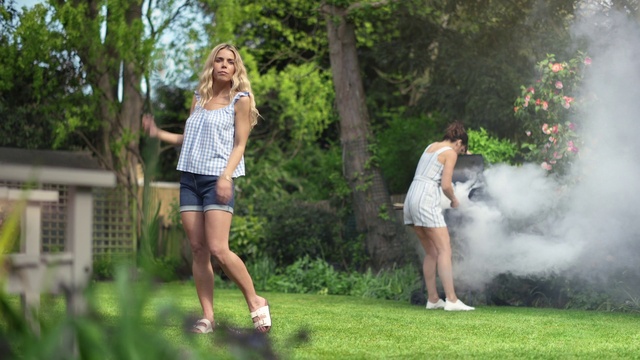 Video Reference: Plant, Leg, People in nature, Tree, Fashion, Happy, Waist, Street fashion, Thigh, Leisure