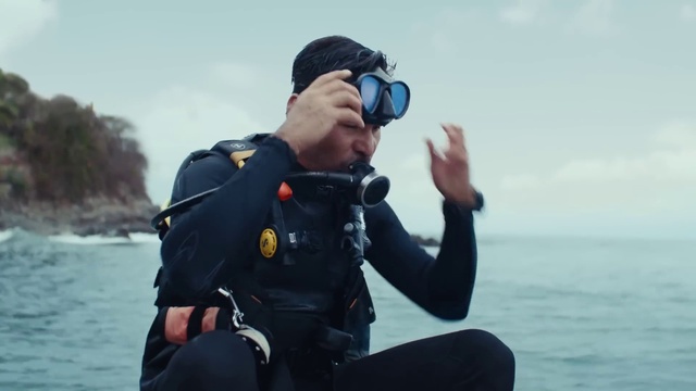 Video Reference: Water, Sky, Glove, Photographer, Gesture, Dry suit, Travel, Flash photography, Personal protective equipment, Diving equipment