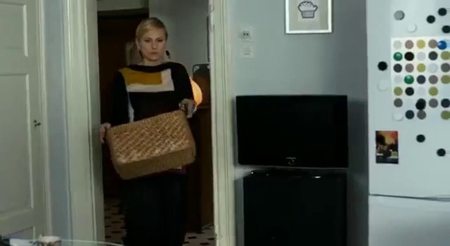 Video Reference: Shoulder, Sleeve, Kitchen appliance, Television set, Home appliance, Flooring, Cabinetry, Television, Room, Wood