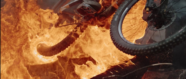 Video Reference: Wheel, Tire, Automotive tire, Tread, Vehicle, Motor vehicle, Synthetic rubber, Fender, Rim, Bicycle tire