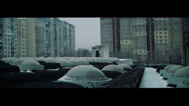 Video Reference: Building, Daytime, Window, Urban design, Tower block, Atmospheric phenomenon, Freezing, Cityscape, Snow, City