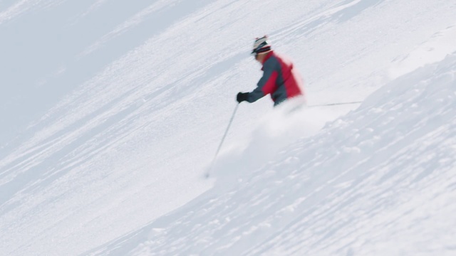 Video Reference: Snow, Slope, Ski boot, Winter sport, Outdoor recreation, Terrain, Glacial landform, Ice cap, Helmet, Sports equipment