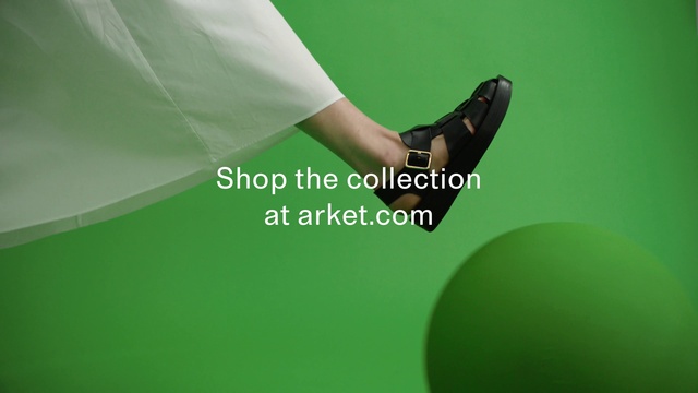 Video Reference: Sleeve, Gesture, Elbow, Font, Wrist, Knee, Nail, T-shirt, Human leg, Happy