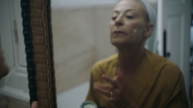 Video Reference: Chin, Eyebrow, Mouth, Jaw, Gesture, Clock, Fun, Event, Thumb, Chest