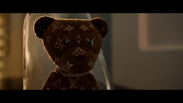 Video Reference: Head, Eye, Toy, Sculpture, Carnivore, Teddy bear, Automotive lighting, Art, Whiskers, Snout