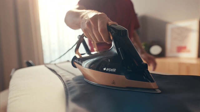 Video Reference: Shoe, Leg, Input device, Comfort, Automotive design, Walking shoe, Eyewear, Gadget, Wood, Sneakers