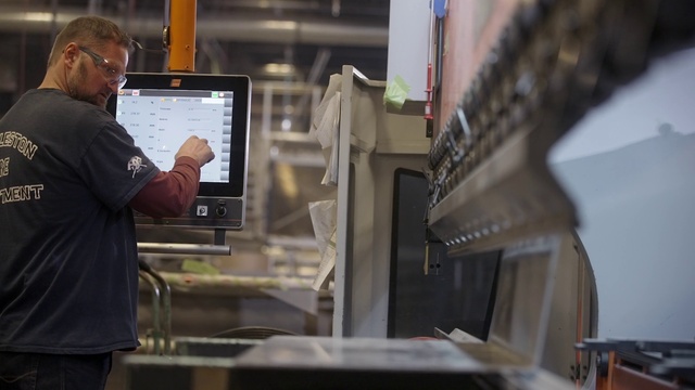 Video Reference: Personal computer, Computer, Engineering, Technology, Machine, White-collar worker, T-shirt, Event, Job, Home appliance