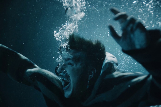 Video Reference: Water, Hand, Underwater, Flash photography, Jaw, Organism, Gesture, Finger, Happy, Fun