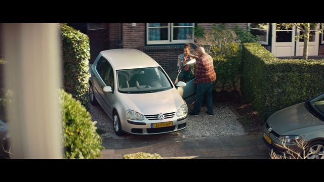 Video Reference: Automotive parking light, Car, Vehicle, Tire, Plant, Vehicle registration plate, Window, Automotive lighting, Wheel, Hood