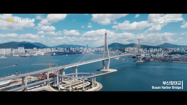 Video Reference: Cloud, Water, Sky, Water resources, Building, Boat, Lake, Urban design, Cityscape, Horizon