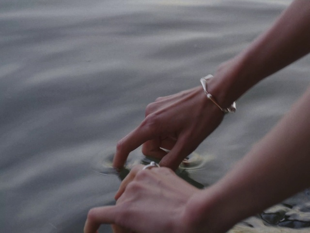 Video Reference: Water, Leg, Human body, Gesture, Thigh, Thumb, Wrist, Nail, Knee, Human leg