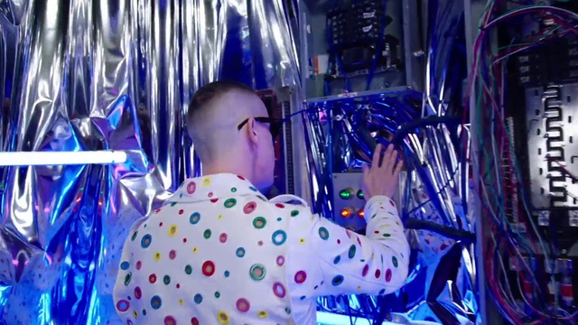 Video Reference: Blue, Purple, Entertainment, Electricity, Artist, Engineering, Electric blue, Music artist, Event, Music