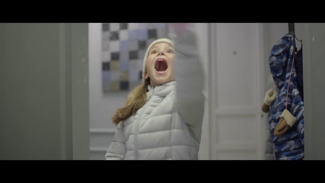 Video Reference: Flash photography, Neck, Sleeve, Gesture, Street fashion, Happy, Fashion design, Event, Fur, Sitting