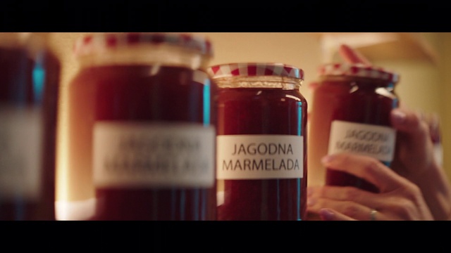 Video Reference: Liquid, Fluid, Glass bottle, Drinkware, Ingredient, Alcoholic beverage, Drink, Plant, Lekvar, Mason jar