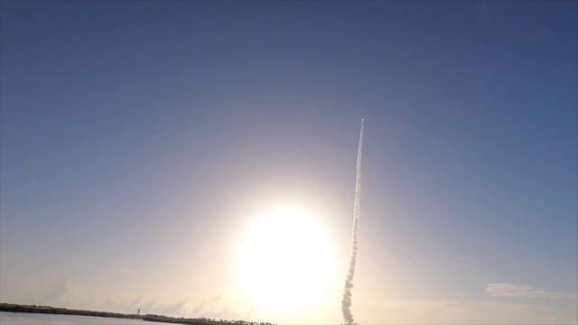 Video Reference: Sky, Atmosphere, Water, Natural landscape, Sunlight, Body of water, Astronomical object, Horizon, Sunrise, Landscape