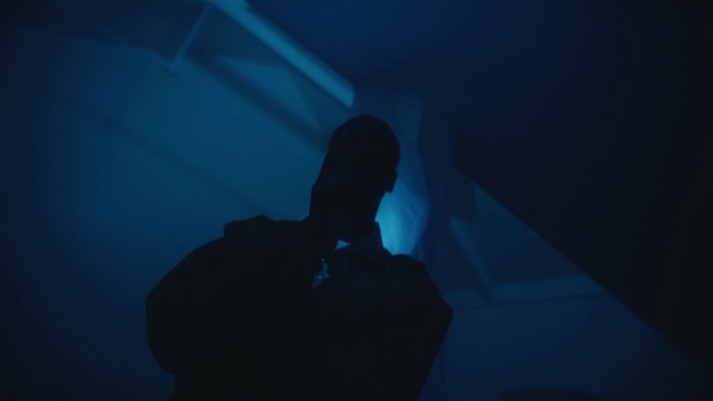 Video Reference: Flash photography, Electric blue, Event, Magenta, Midnight, Entertainment, Sky, Darkness, Room, Backlighting