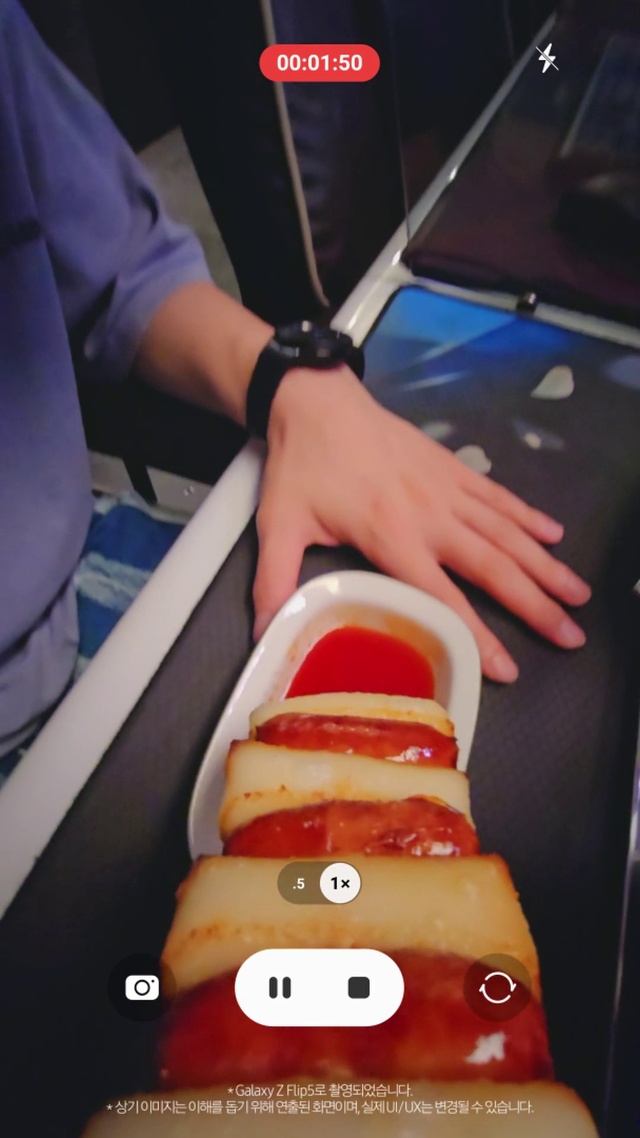 Video Reference: Hand, Gesture, Finger, Knee, Thigh, Medical equipment, Nail, Nail care, Hot dog, Health care