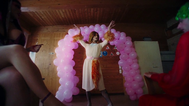 Video Reference: Decoration, Balloon, Pink, Happy, Gesture, Fun, Party supply, Magenta, Event, Arch