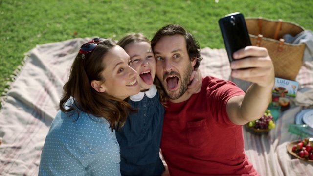 Video Reference: Smile, Hand, Facial expression, Plant, Leaf, Happy, Flash photography, Gesture, People in nature, Mobile phone