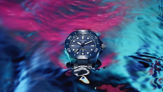 Video Reference: Watch, Analog watch, Flash photography, Clock, Font, Electric blue, Magenta, Liquid, Circle, Watch accessory