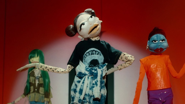 Video Reference: Vertebrate, Human, Toy, Sleeve, Mammal, Gesture, Entertainment, Headgear, Finger, Fun