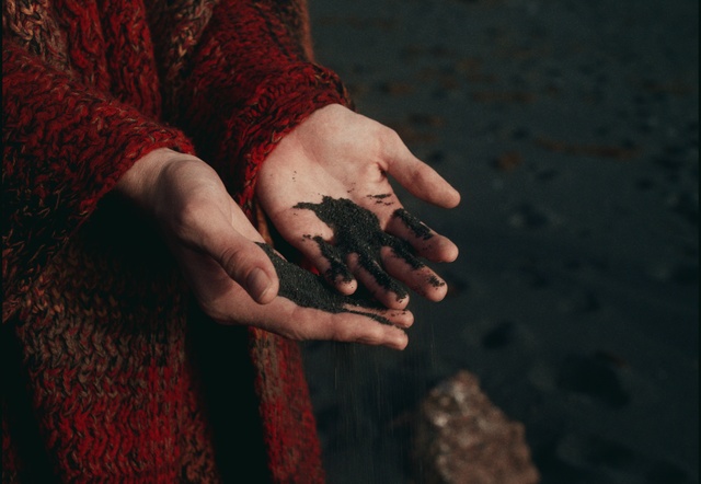 Video Reference: Flash photography, Sleeve, Dress, Gesture, Nail, Wood, Wrist, Body jewelry, Thumb, Human leg