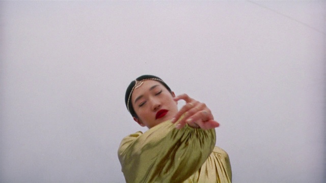 Video Reference: Sleeve, Flash photography, Gesture, Sky, Happy, Finger, People in nature, Elbow, Landscape, Travel