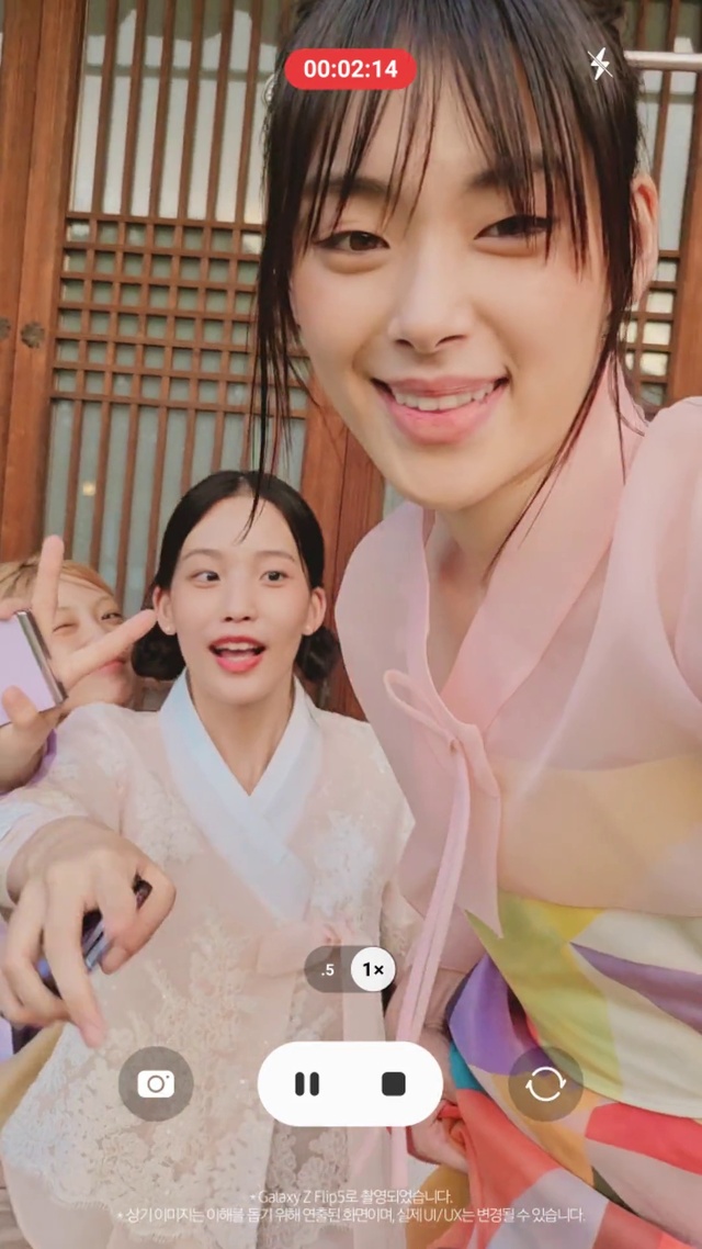 Video Reference: Smile, Skin, Hairstyle, Facial expression, Human, Happy, Gesture, Eyelash, Beauty, Fun