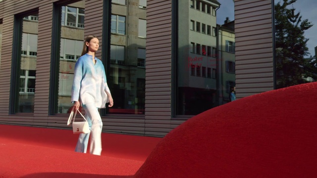 Video Reference: Window, Building, Pink, Street fashion, Blazer, Leisure, Recreation, Formal wear, Fashion design, Electric blue