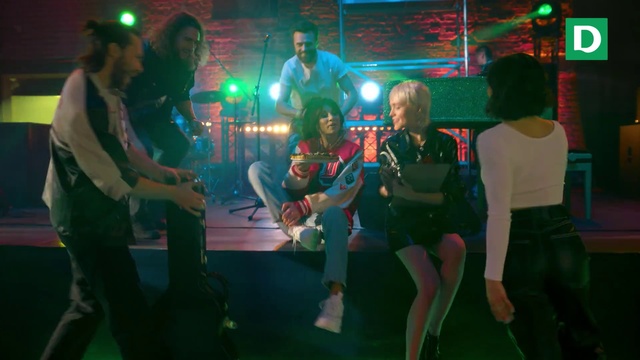 Video Reference: Green, Shorts, Standing, Guitar, Music, Entertainment, Performing arts, Fun, Leisure, Social group