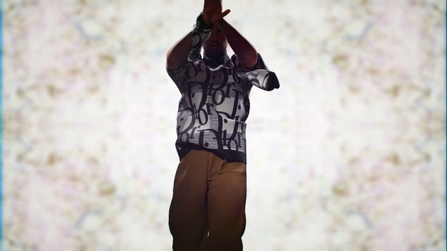 Video Reference: Hand, Outerwear, Arm, Shoulder, Neck, Human body, Flash photography, Sleeve, T-shirt, Waist