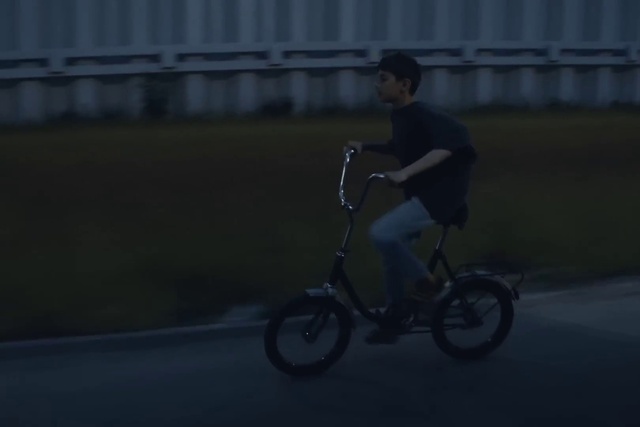 Video Reference: Bicycle, Wheel, Tire, Bicycle wheel, Bicycle tire, Bicycles--Equipment and supplies, Vehicle, Bicycle frame, Asphalt, Rolling