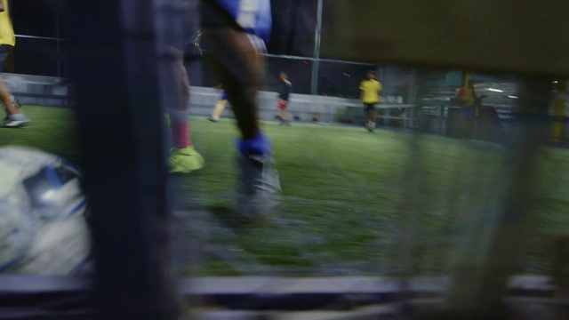 Video Reference: Shorts, Sports equipment, Player, Grass, Football, Recreation, Sports, Sportswear, Sports uniform, Thigh