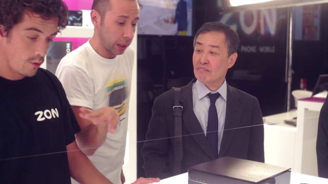 Video Reference: Face, Microphone, Tie, Public address system, Spokesperson, Suit, White-collar worker, Event, Podium, Gadget