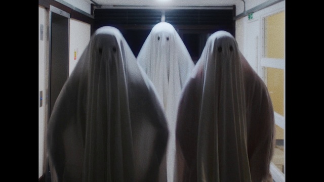 Video Reference: Gesture, Flash photography, Tints and shades, Bridal accessory, Formal wear, Event, Symmetry, Bridal clothing, Fashion accessory, Curtain