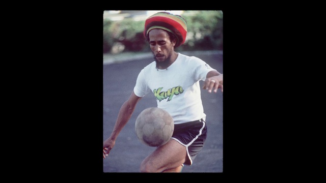 Video Reference: Flash photography, Gesture, Happy, Sports equipment, T-shirt, Cap, Ball, Event, Fun, Elbow