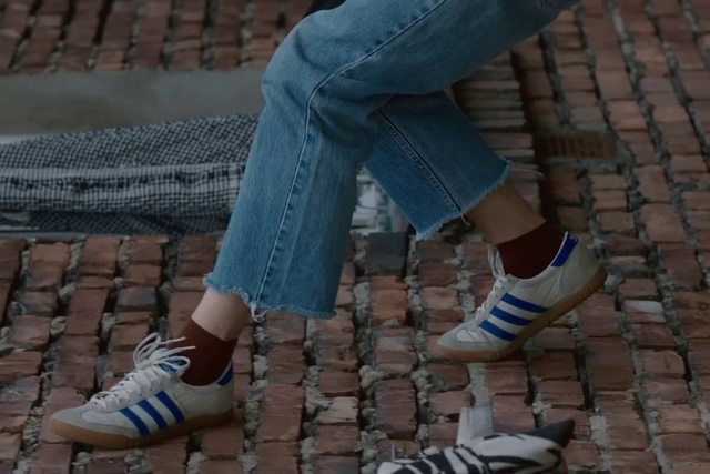 Video Reference: Footwear, Joint, Shoe, Leg, Plant, White, Black, Azure, Fashion, Human body