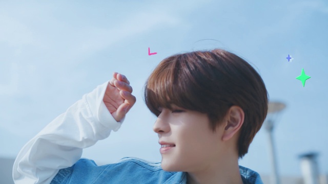 Video Reference: Hand, Sky, Azure, Happy, Gesture, Leisure, Travel, Cloud, Electric blue, Thumb