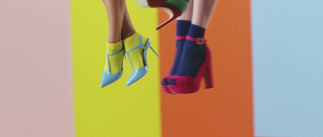 Video Reference: Shoe, Leg, Knee, Thigh, Gesture, Sportswear, Magenta, Font, Calf, Human leg