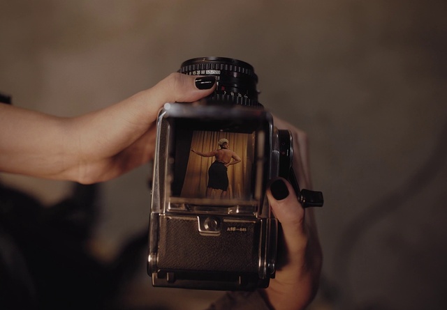 Video Reference: Hand, Camera, Camera accessory, Digital camera, Cameras & optics, Gesture, Camera lens, Gadget, Audio equipment, Film camera