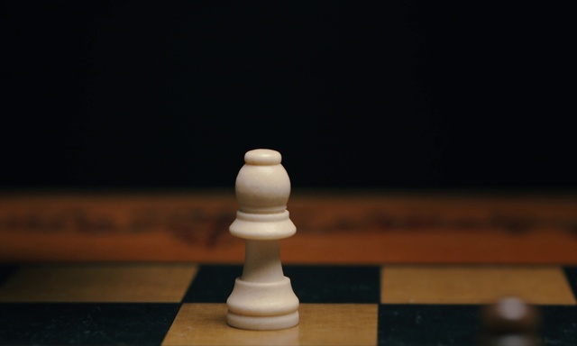 Video Reference: Chess, Chessboard, Indoor games and sports, Board game, Wood, Recreation, Tabletop game, Event, Darkness, Font