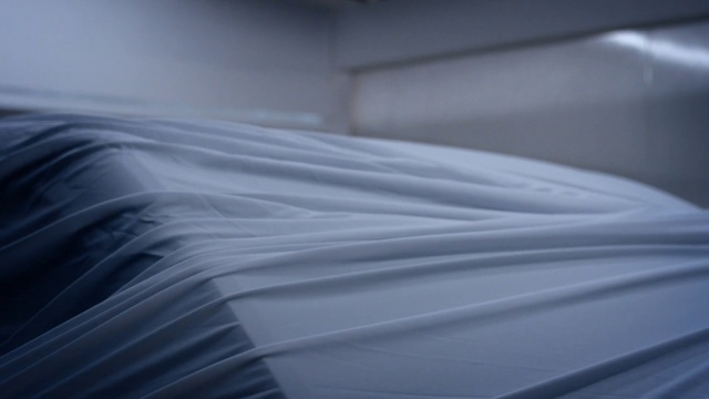 Video Reference: Hood, Automotive design, Grey, Automotive exterior, Tints and shades, Rim, Electric blue, Sky, Pattern, Auto part