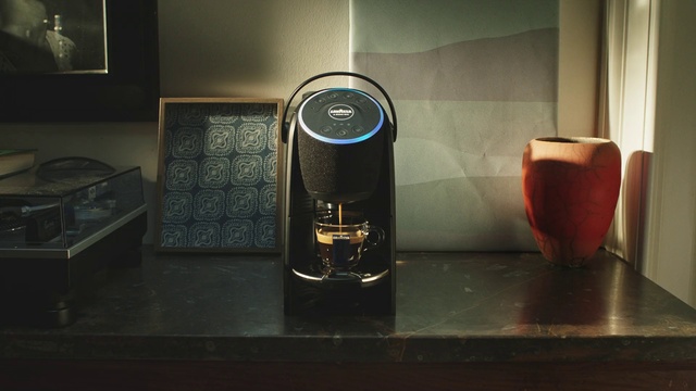 Video Reference: Tableware, Drinkware, Liquid, Audio equipment, Barware, Gadget, Alcoholic beverage, Home appliance, Picture frame, Gas